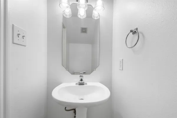 $1,850 | 211 Blushwood Place, The Woodlands, TX 77382