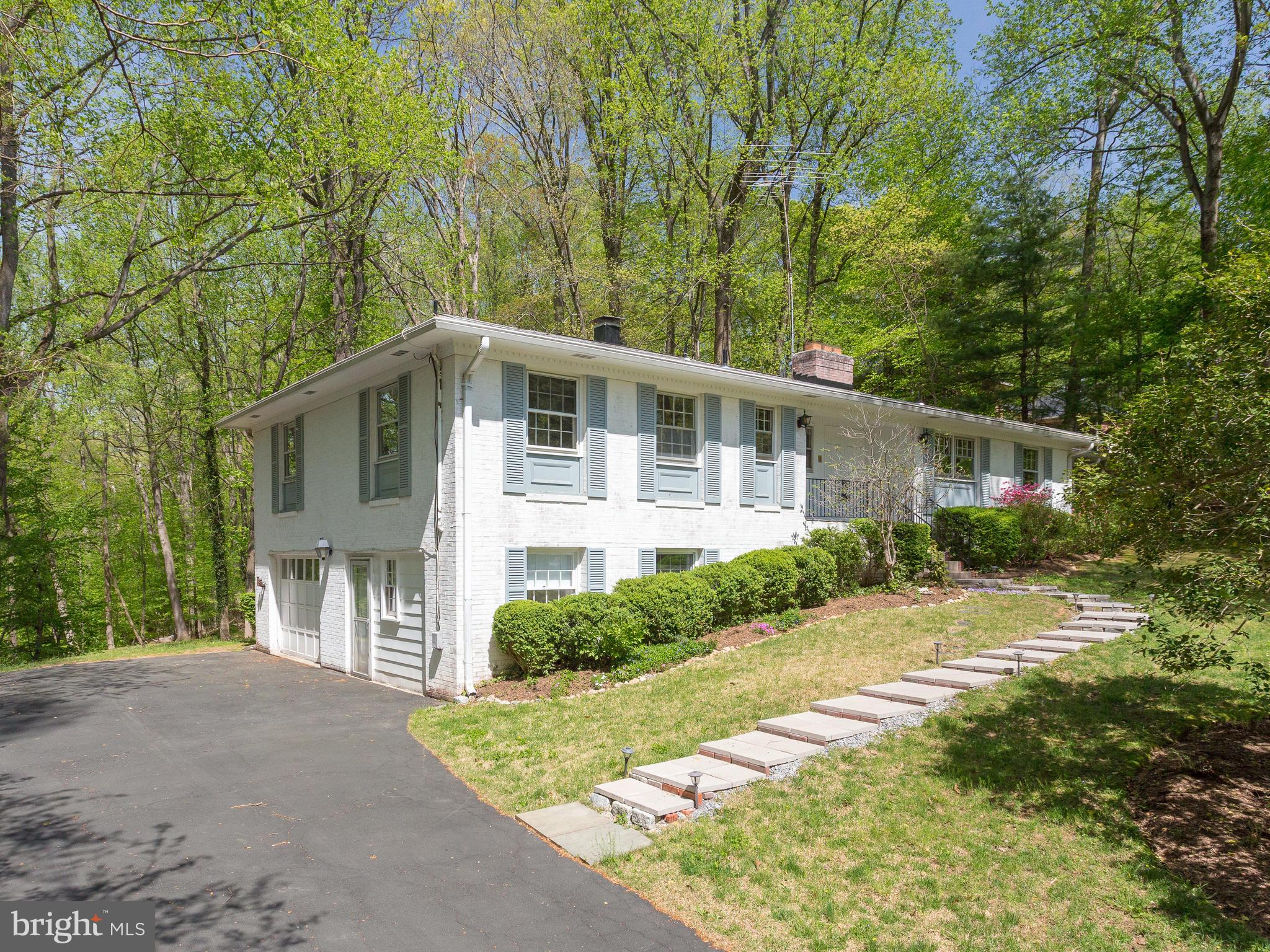 7828 Langley Ridge Road McLean, VA 22102 - Photo 2 of 28 1.18 Acre Lot with Beautiful Views in the Backyard
