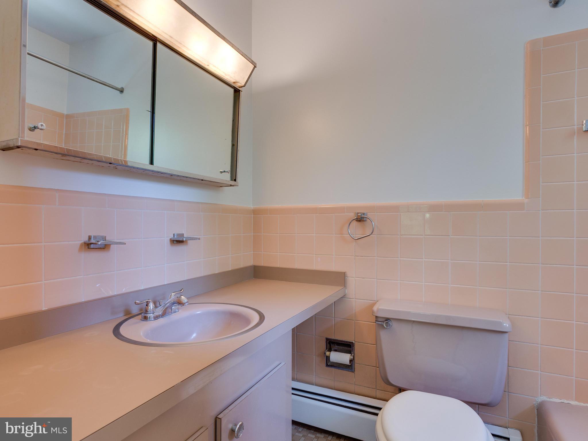 7828 Langley Ridge Road McLean, VA 22102 - Photo 21 of 28 Master Bathroom