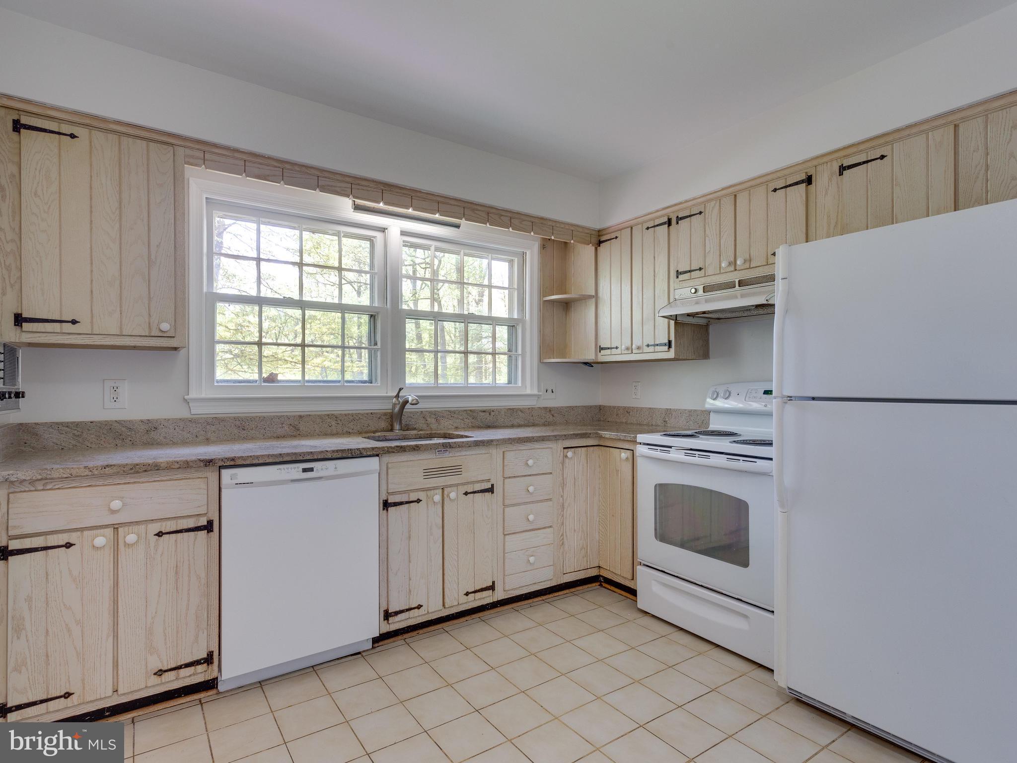 7828 Langley Ridge Road McLean, VA 22102 - Photo 6 of 28 Space for a Kitchen Table