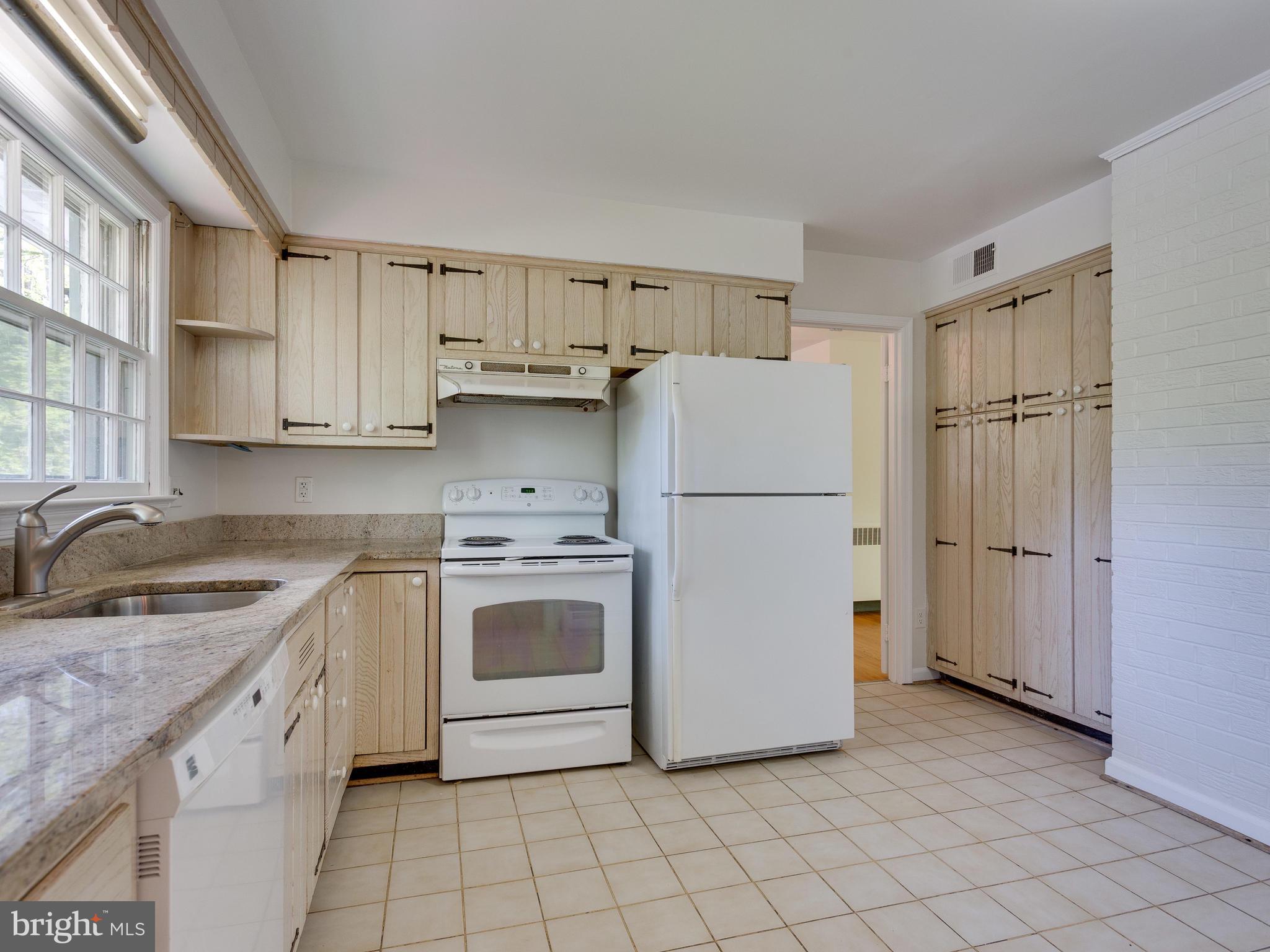 7828 Langley Ridge Road McLean, VA 22102 - Photo 7 of 28 Lots of Cabinet Storage!