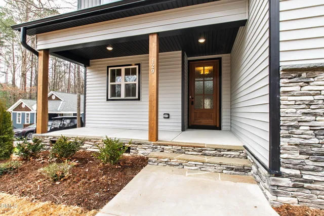 a view of entrance front of the house