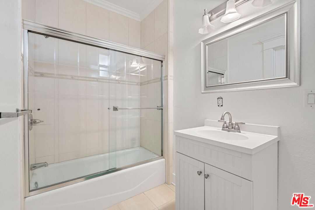 1513 South Victoria Avenue Los Angeles, CA 90019 - Photo 12 of 23