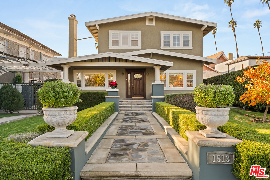 1513 South Victoria Avenue Los Angeles, CA 90019 - Photo 2 of 23