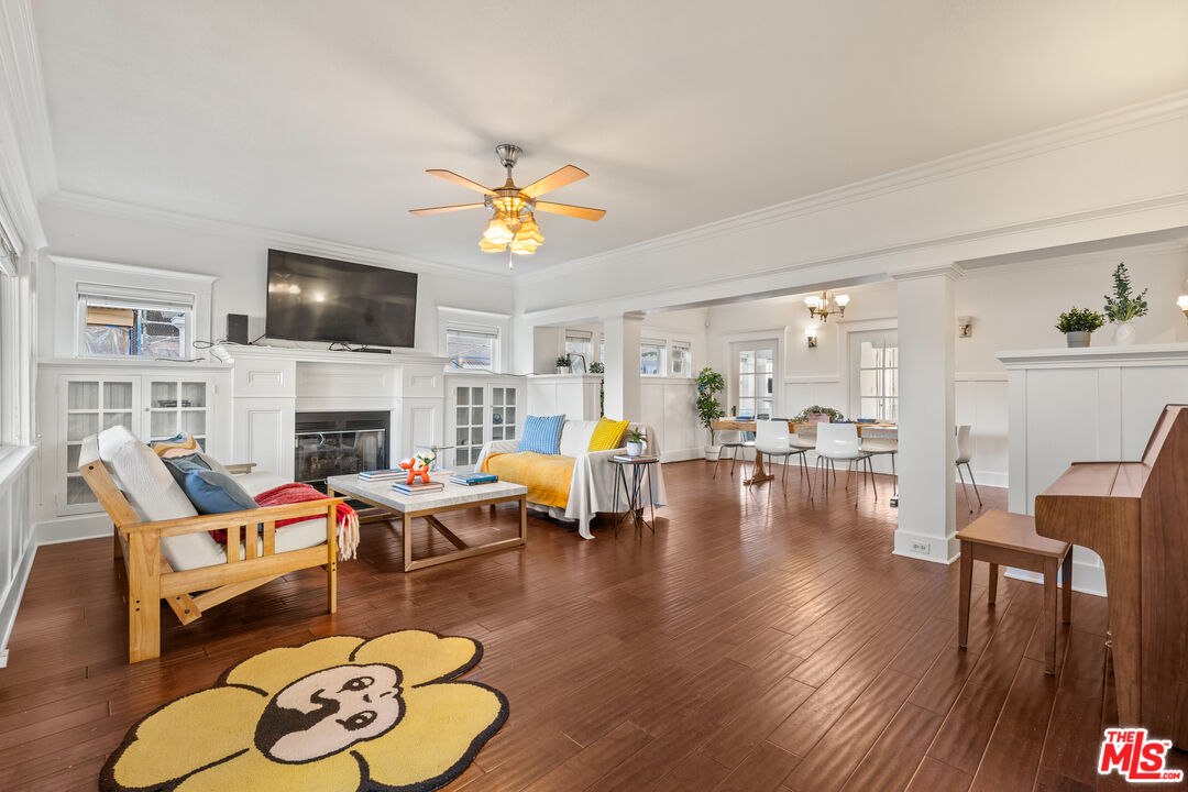 1513 South Victoria Avenue Los Angeles, CA 90019 - Photo 3 of 23