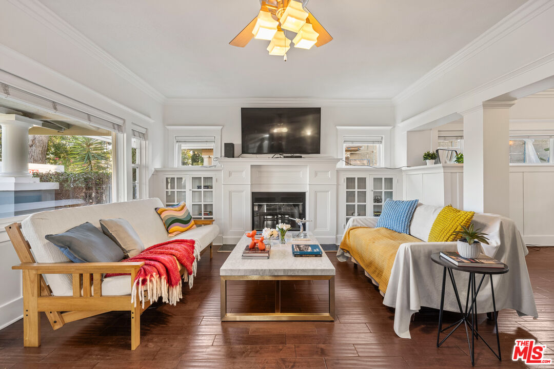 1513 South Victoria Avenue Los Angeles, CA 90019 - Photo 4 of 23