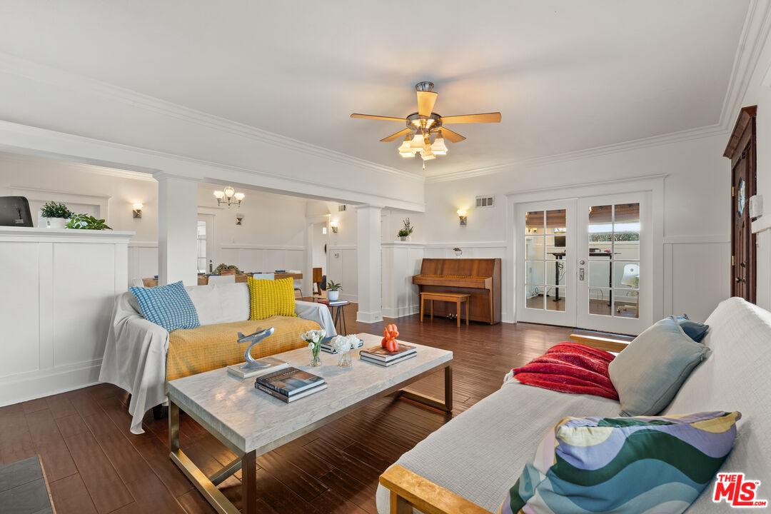 1513 South Victoria Avenue Los Angeles, CA 90019 - Photo 5 of 23