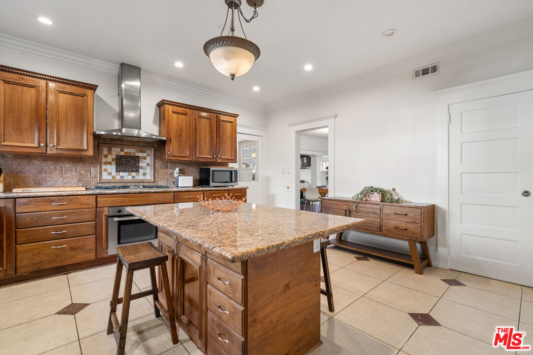 1513 South Victoria Avenue Los Angeles, CA 90019 - Photo 9 of 23