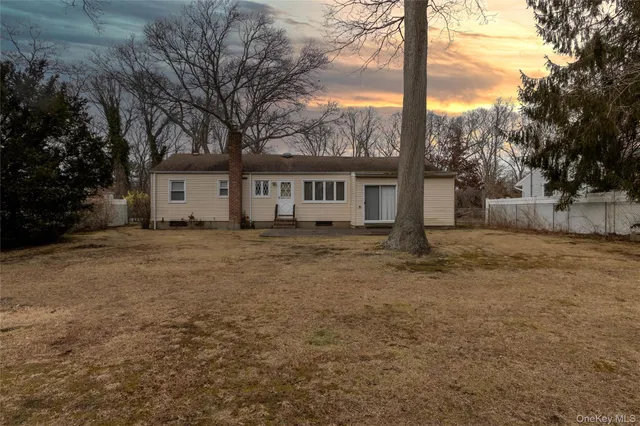 a view of house with a yard