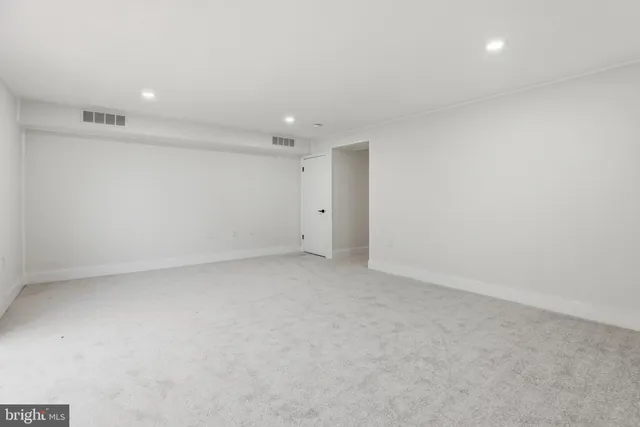 $299,900 | 7205 Cross Street, District Heights, MD 20747