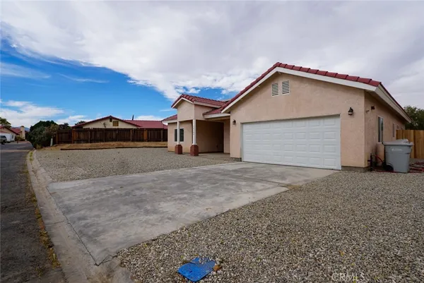 $3,000 | 10304 Primrose Avenue, Hesperia, CA 92345