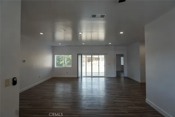 $3,000 | 10304 Primrose Avenue, Hesperia, CA 92345