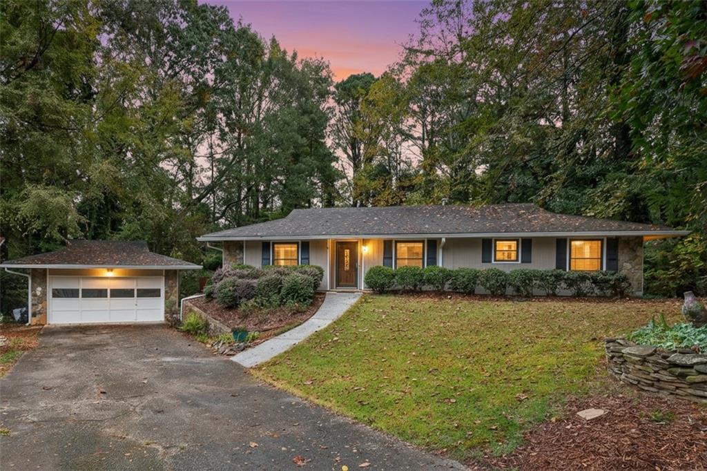 a view of a house with a yard
