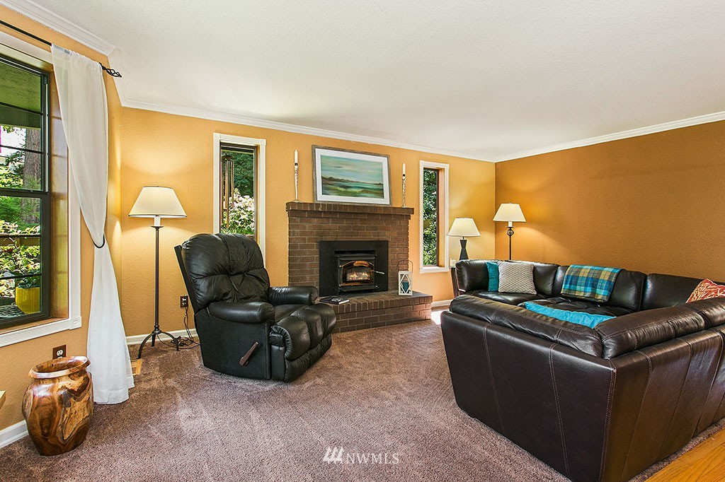 18301 129th Avenue Northeast Bothell, WA 98011 - Photo 4 of 25 Gallery Image 4