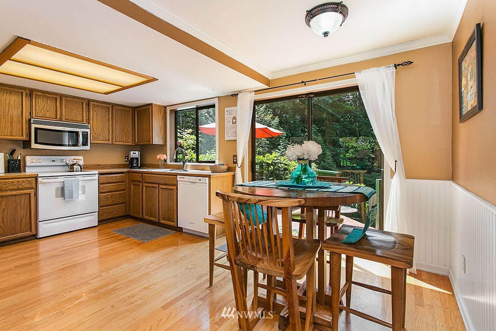 18301 129th Avenue Northeast Bothell, WA 98011 - Photo 6 of 25 Gallery Image 6