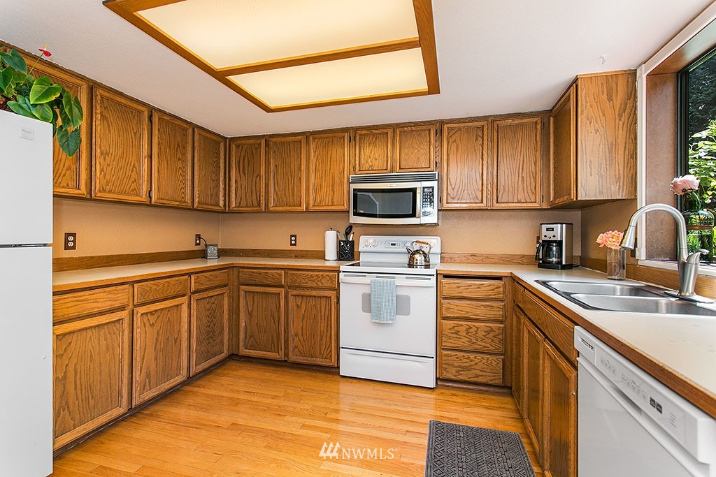 18301 129th Avenue Northeast Bothell, WA 98011 - Photo 7 of 25 Gallery Image 7