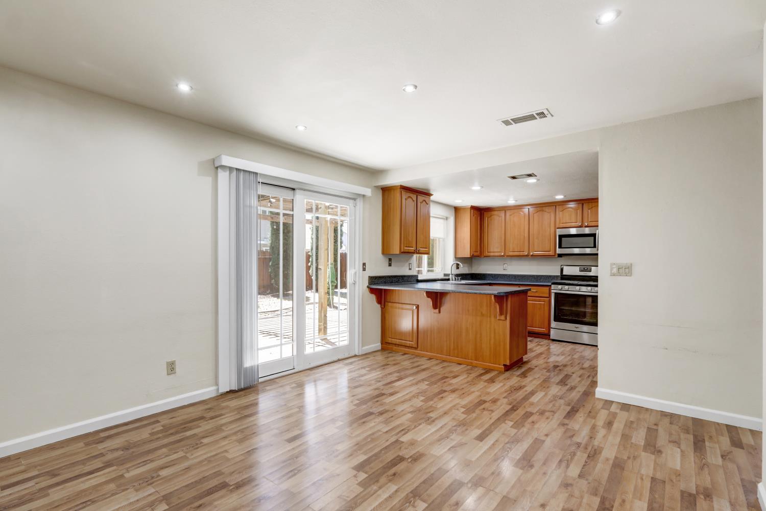 6932 Springmont Drive Elk Grove, CA 95758 - Photo 18 of 47