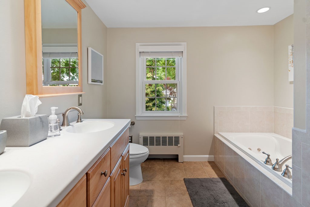 78 Bryant Road Cranston, RI 02910 - Photo 14 of 21 Full Main Second Floor Bathroom~