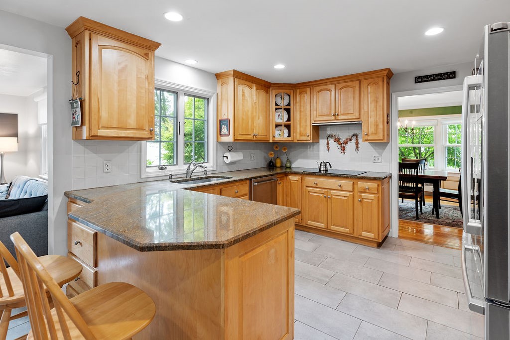 78 Bryant Road Cranston, RI 02910 - Photo 4 of 21 Home Cooking and Preparing Just Got More Enjoyable~...