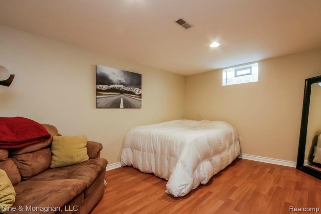 12552 Scott Road Davisburg, MI 48350 - Photo 34 of 48 039-Bedroom-1816481-medium.jpg