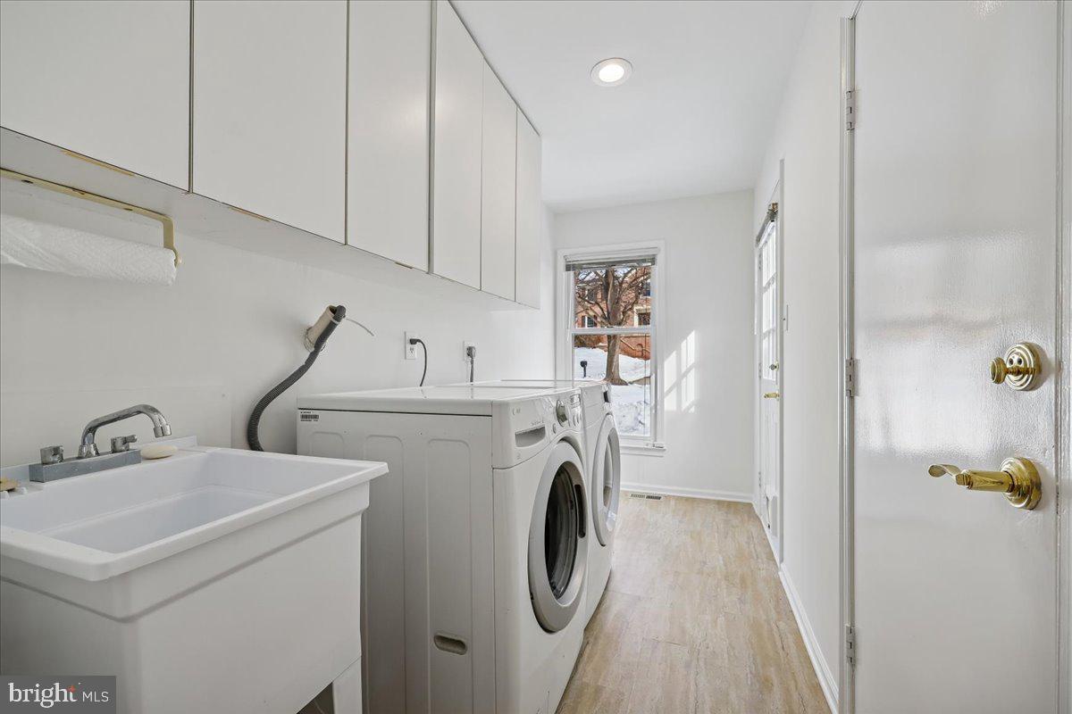 9625 Reach Road Potomac, MD 20854 - Photo 22 of 64 Mudroom/Laundry Room