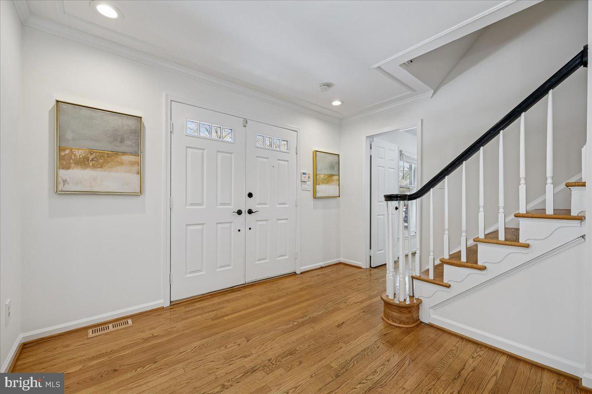 9625 Reach Road Potomac, MD 20854 - Photo 7 of 64 Foyer