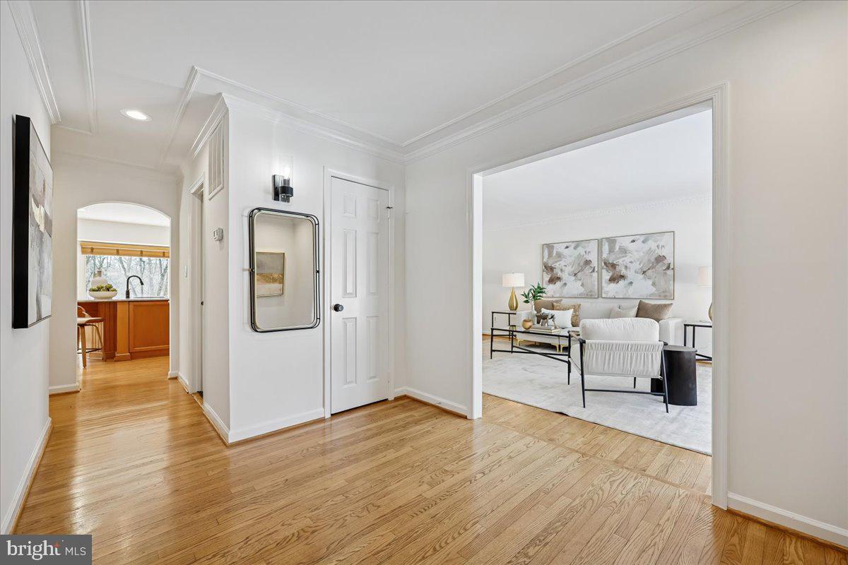 9625 Reach Road Potomac, MD 20854 - Photo 8 of 64 Foyer