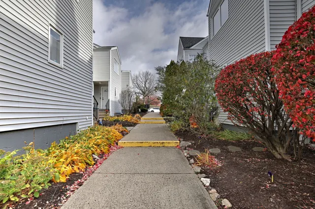 $225,000 | 1480 Capitol Avenue, Unit H811, Bridgeport, CT 06604