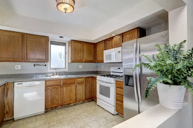 $225,000 | 1480 Capitol Avenue, Unit H811, Bridgeport, CT 06604