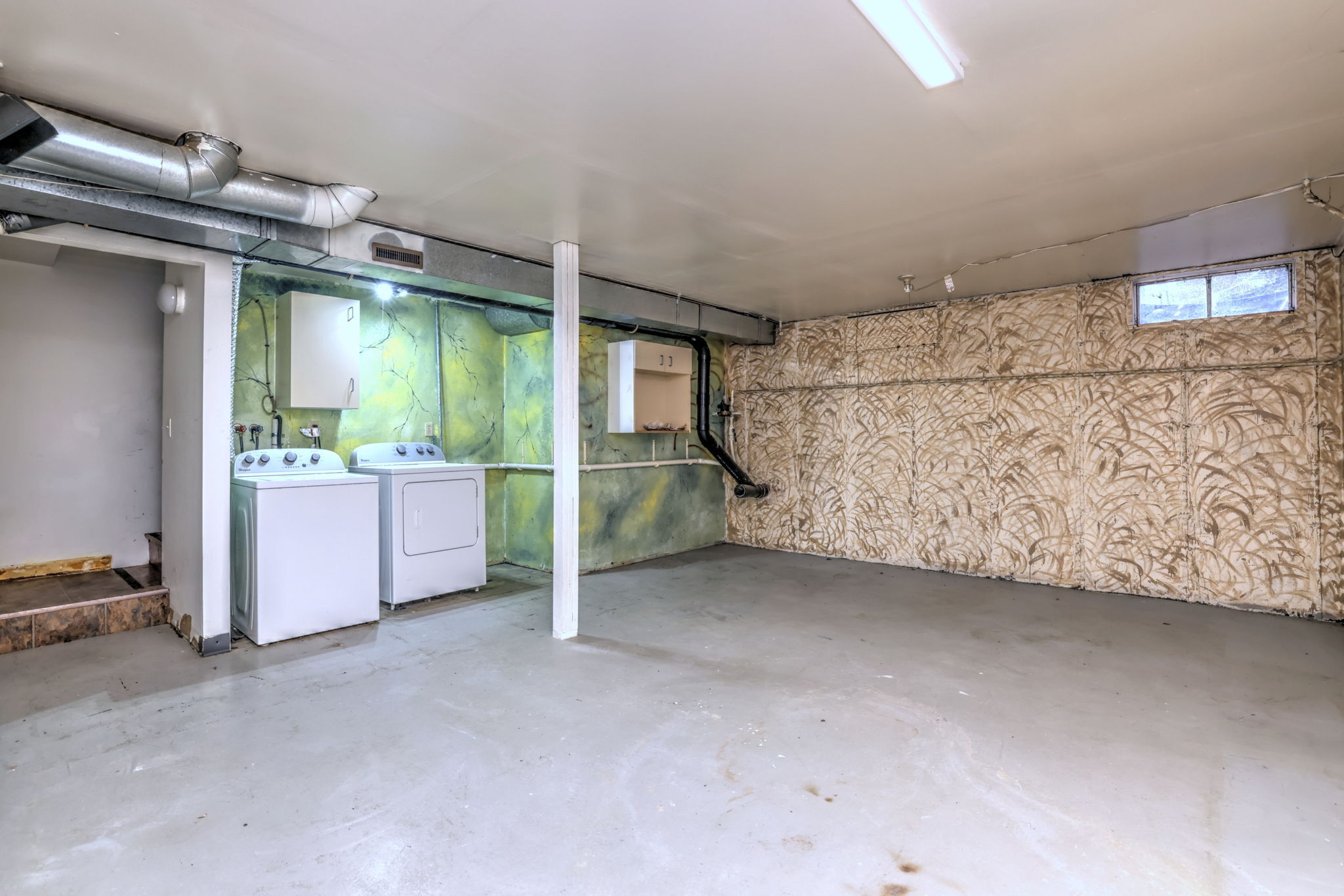 1480 Capitol Avenue, Unit H811 Bridgeport, CT 06604 - Photo 32 of 39 a view of a garage