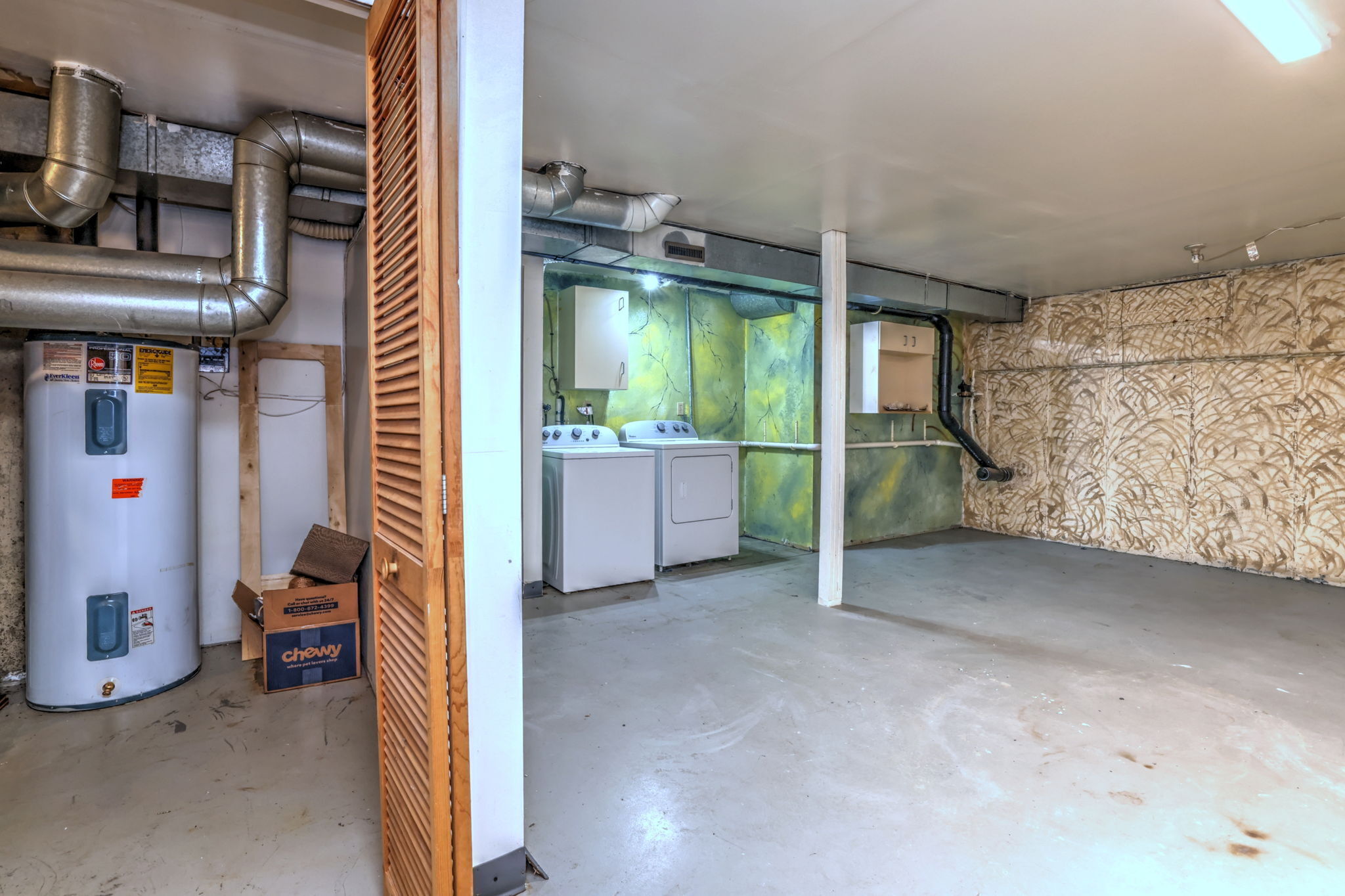 1480 Capitol Avenue, Unit H811 Bridgeport, CT 06604 - Photo 34 of 39 a view of a room with gym equipment