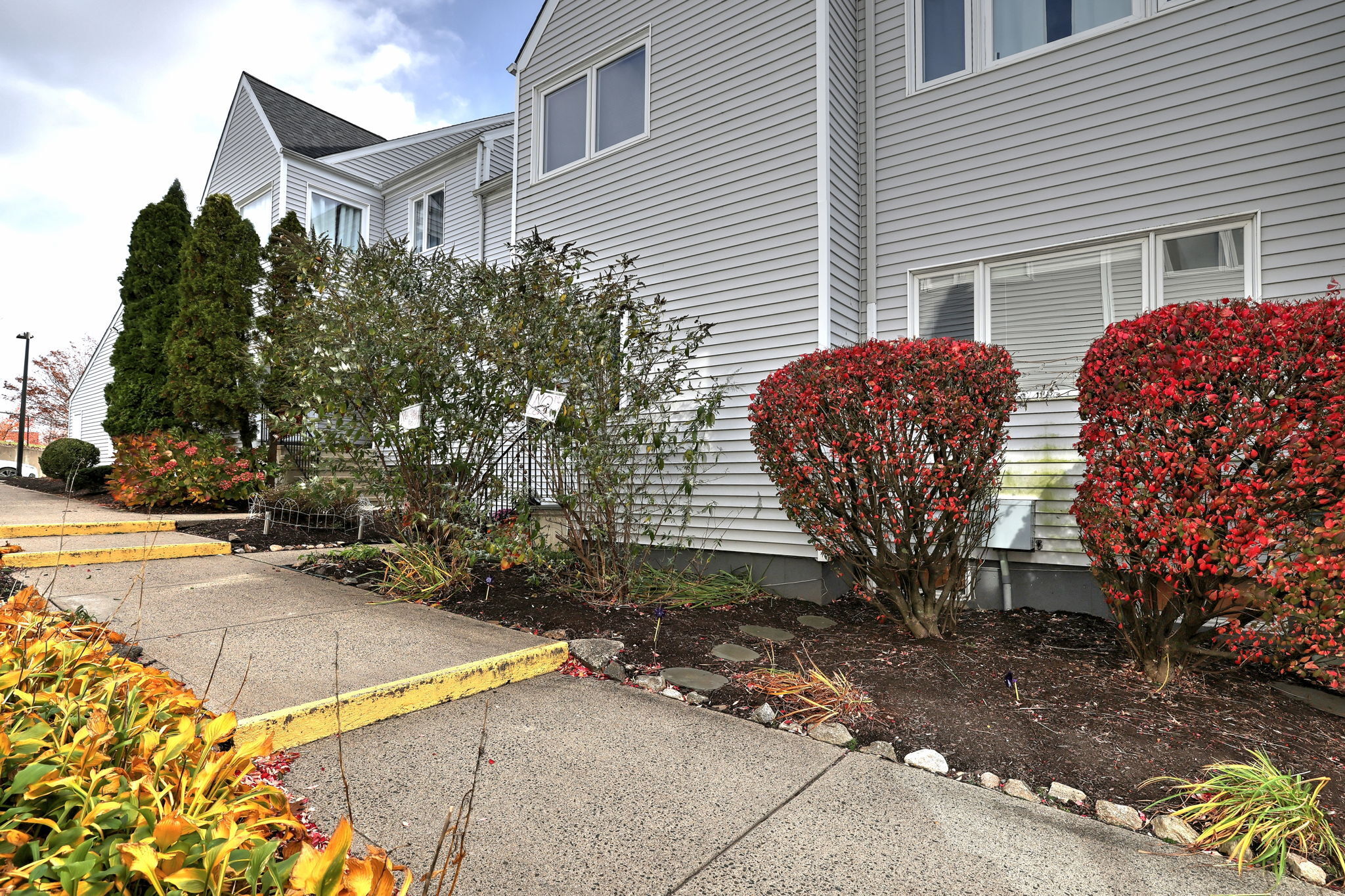 1480 Capitol Avenue, Unit H811 Bridgeport, CT 06604 - Photo 39 of 39 a view of a house with backyard and sitting area