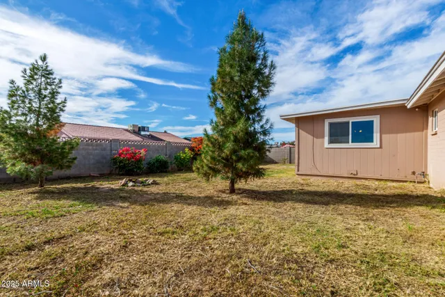 a view of a house with a backyard