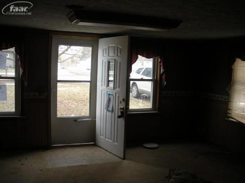 431 North Lamb Street Perry, MI 48872 - Photo 4 of 17 20344028-3.JPG