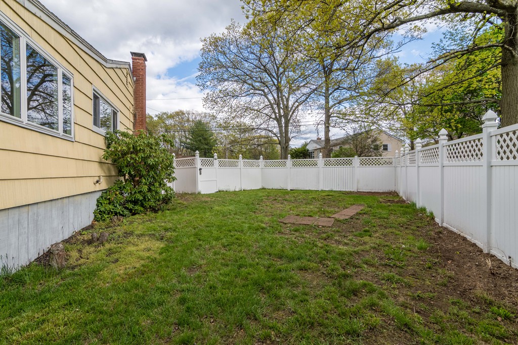 8 Niles Road Randolph, MA 02368 - Photo 20 of 21 Gallery Image 20