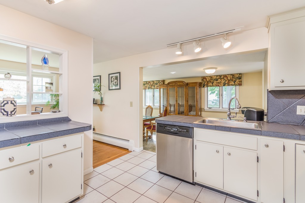 8 Niles Road Randolph, MA 02368 - Photo 6 of 21 Gallery Image 6