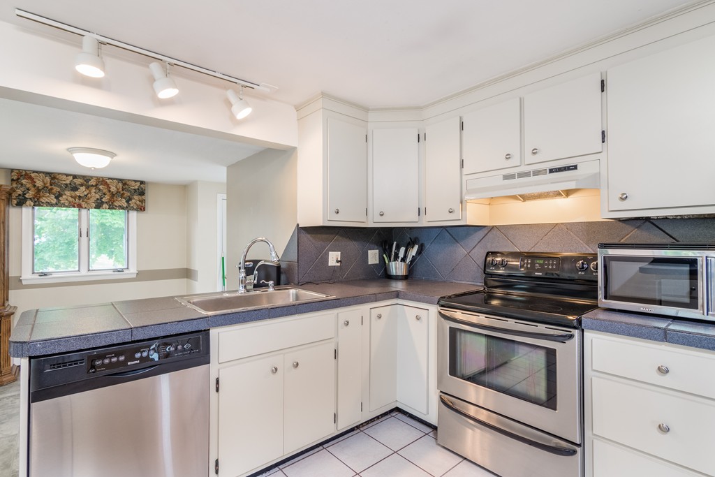 8 Niles Road Randolph, MA 02368 - Photo 8 of 21 Gallery Image 8