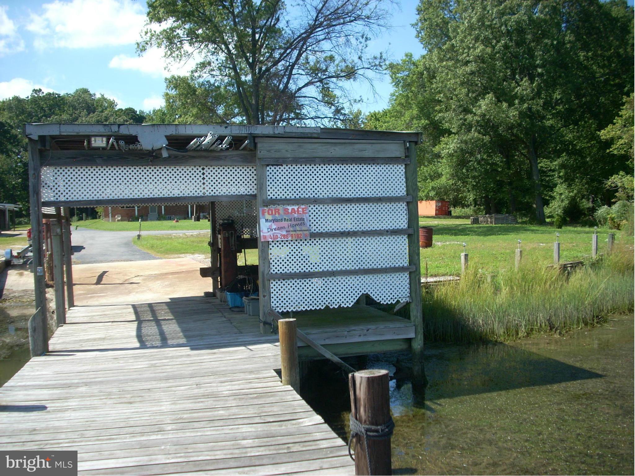 2358 Schaffers Road Baltimore, MD 21221 - Photo 4 of 12 PIER COVERED WORK STATION