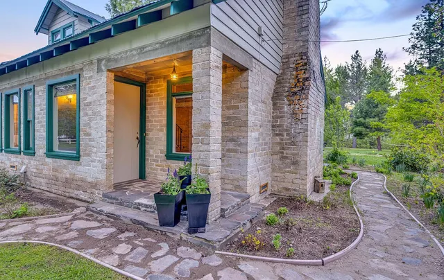 a view of a entryway door of the house
