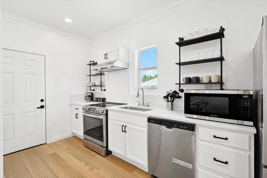 3322 Darby Lane, Unit GUEST Denton, TX 76207 - Photo 15 of 22 a kitchen with a stove and a microwave