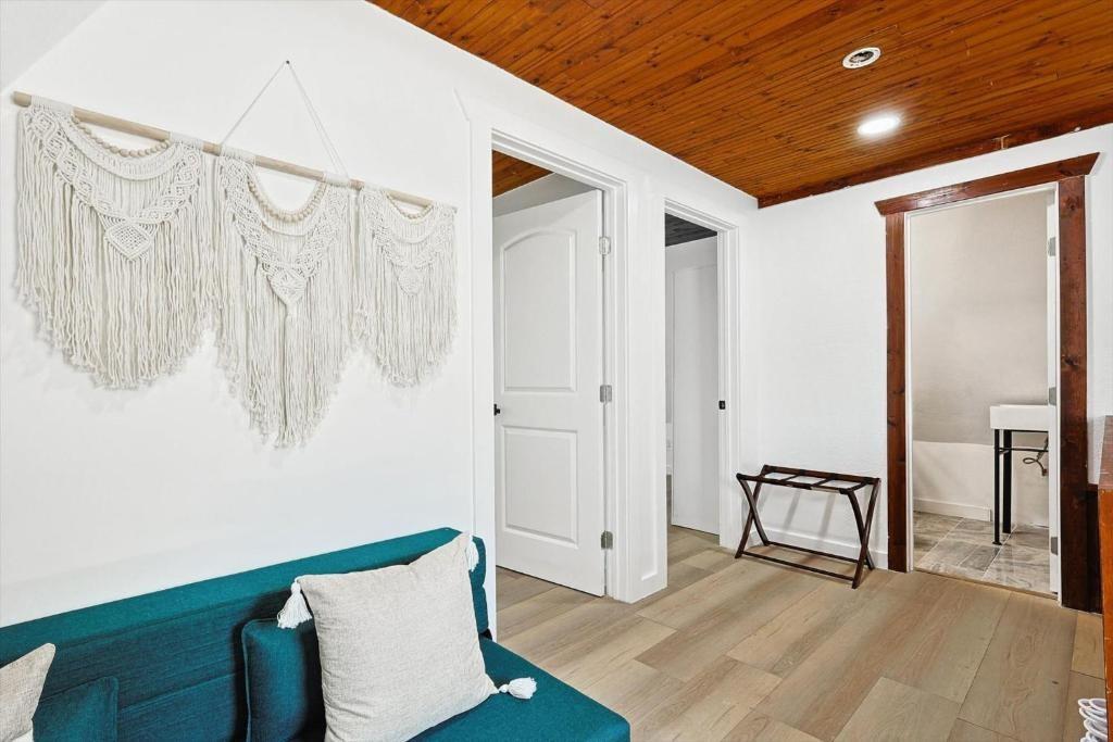 3322 Darby Lane, Unit GUEST Denton, TX 76207 - Photo 19 of 22 a view of an empty room