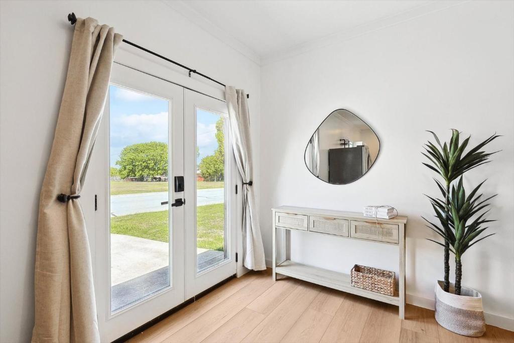 3322 Darby Lane, Unit GUEST Denton, TX 76207 - Photo 7 of 22 a view of a livingroom with a potted plant and wooden floor