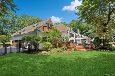 $2,699,666 | 9 Swan Place, St. James, NY 11780
