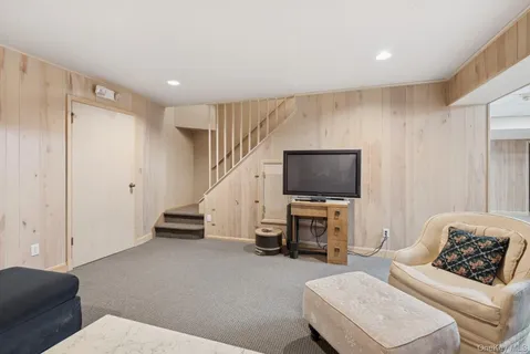 a black and white photo of a living room