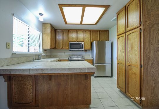 958 Roosevelt Street Ridgecrest, CA 93555 - Photo 8 of 27 Gallery Image 8