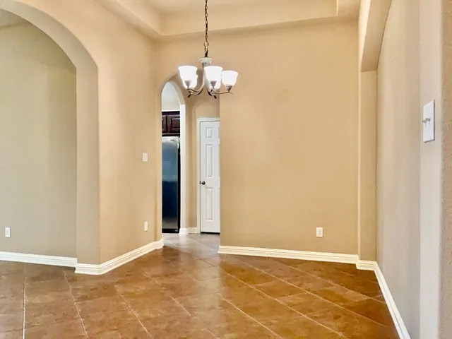 a view of a chandelier in big room and chandelier