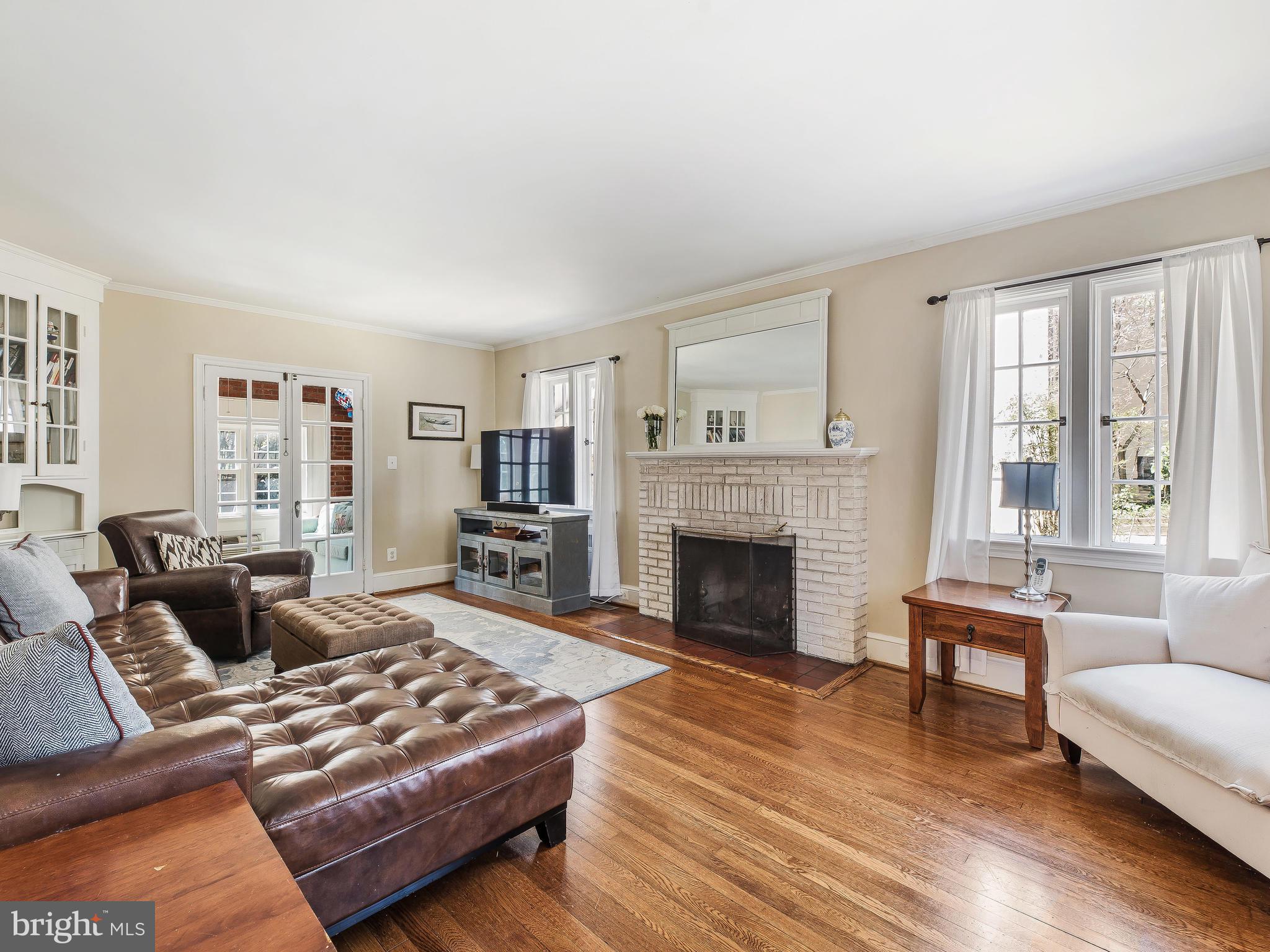 4601 Amherst Road College Park, MD 20740 - Photo 5 of 42 Formal Living Room