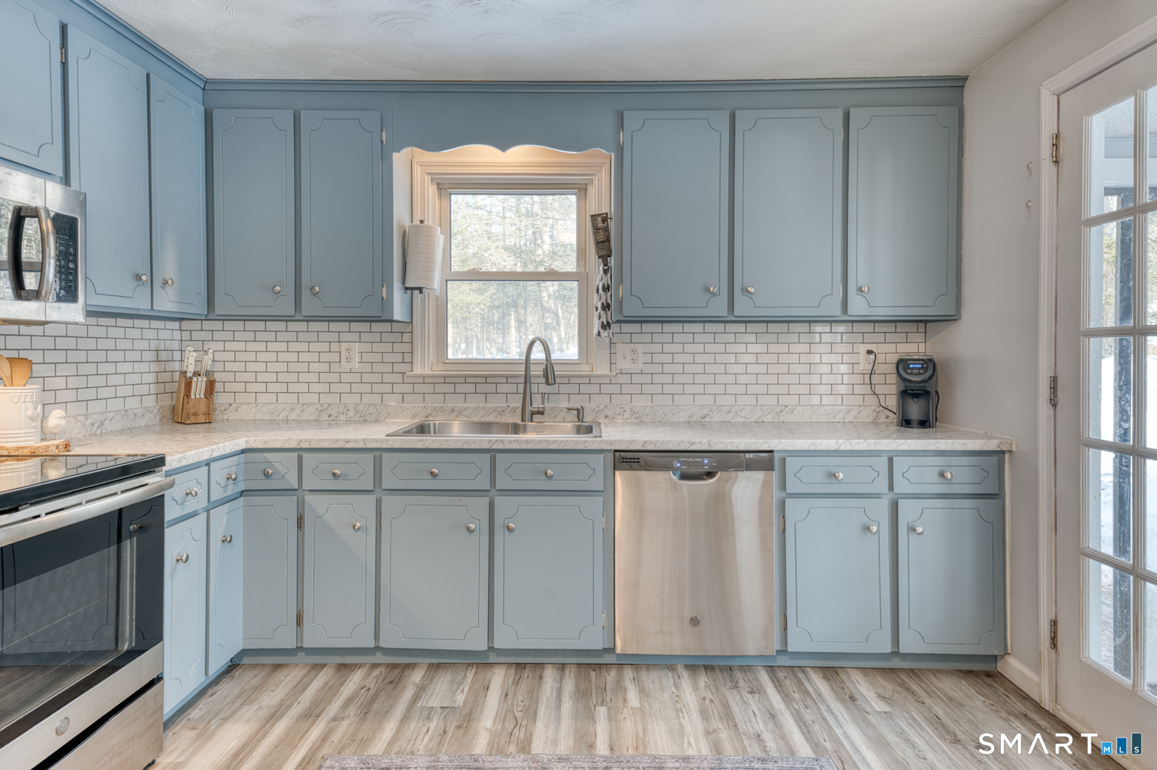 23 Thompson Hill Road Columbia, CT 06237 - Photo 13 of 39 All Stainless Appliances