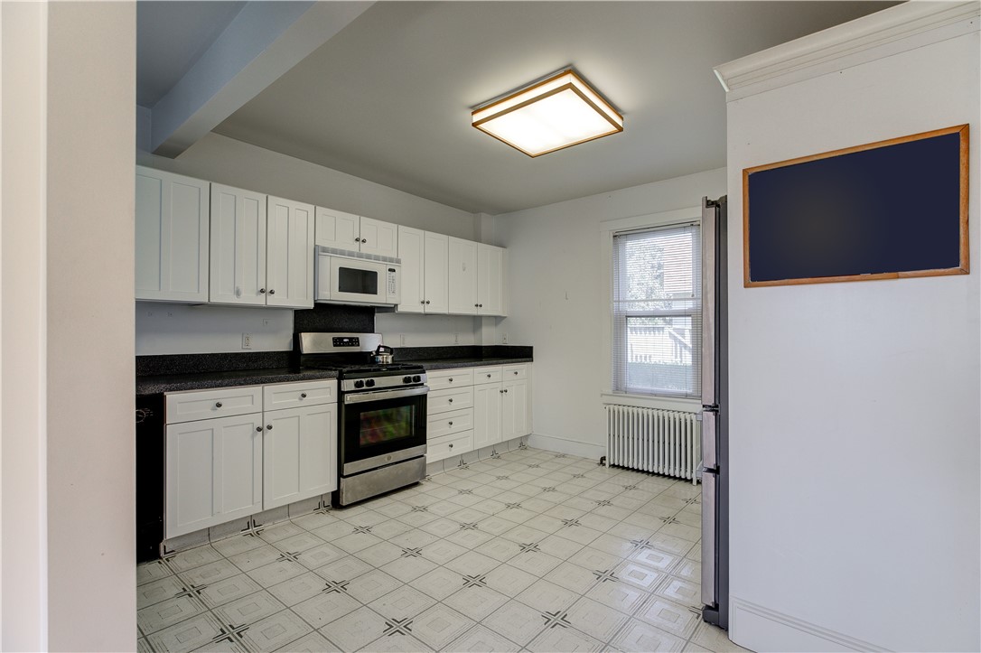 577 Spring Street Newport, RI 02840 - Photo 11 of 18