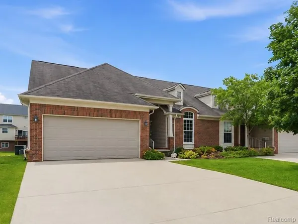 $495,000 | 57549 Windmill Pointe, New Hudson, MI 48165